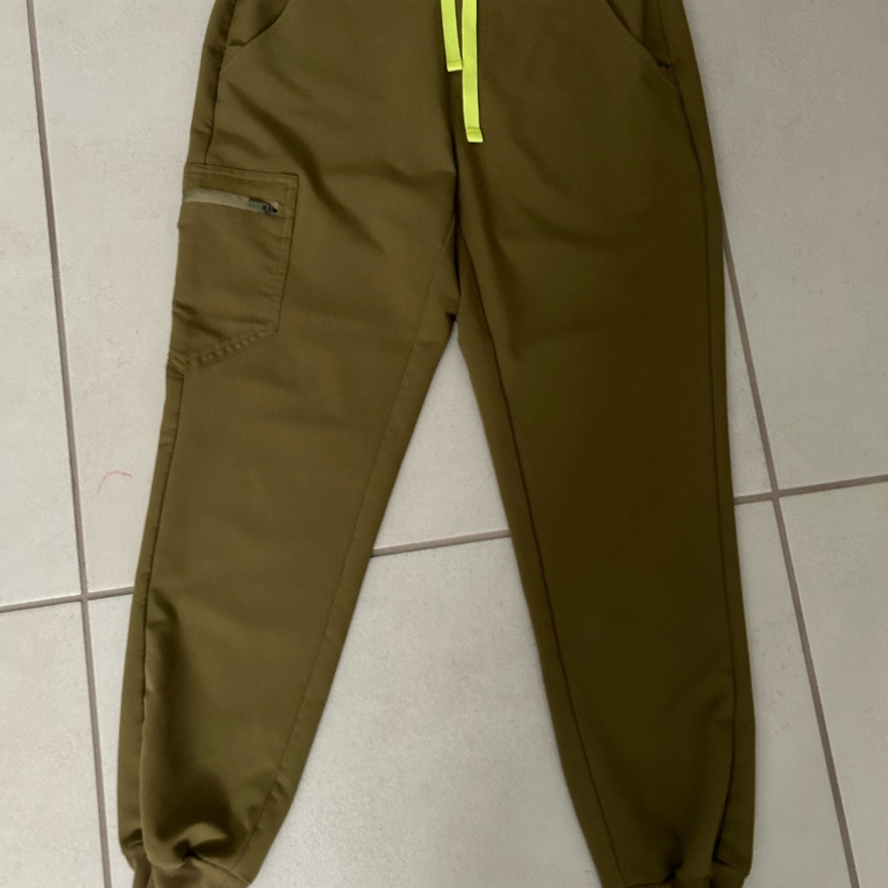 Figs martini olive joggers in small. No stains, like new